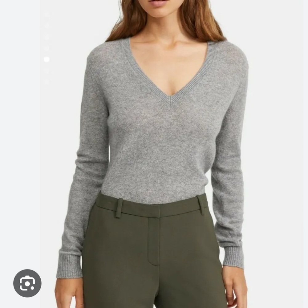 NWOT Lord&Tylor 💯 Extra Fine Marino Wool VNeck Sweater Size L|G